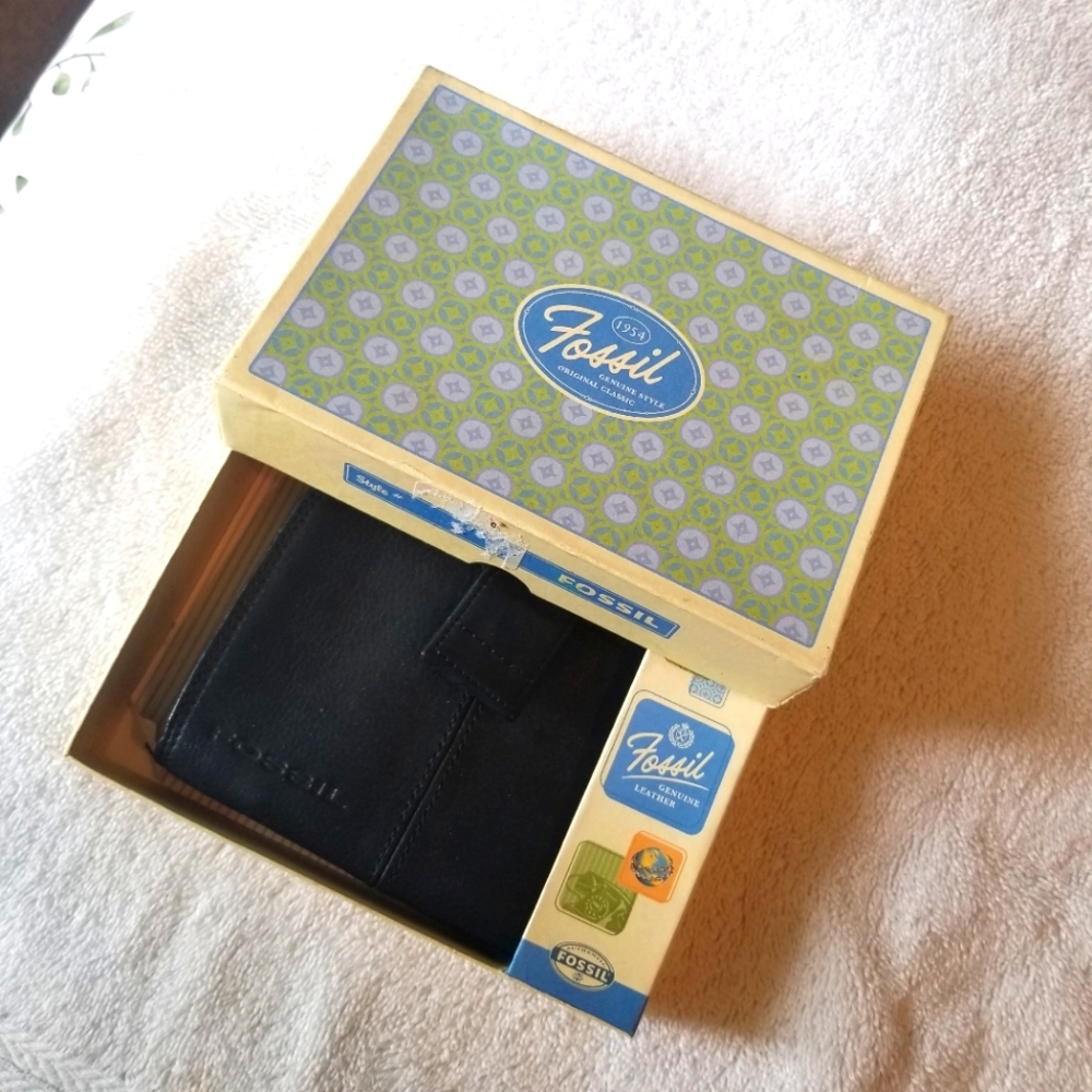 Black Fossil Wallet ~ New In Box - image 1